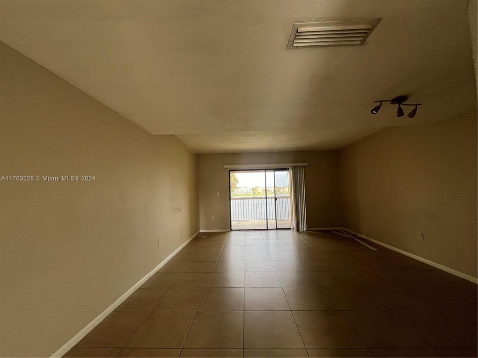 For Rent: $1,950 (2 beds, 2 baths, 1032 Square Feet)