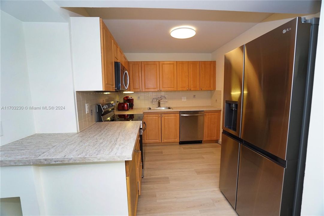 For Sale: $447,000 (2 beds, 2 baths, 1280 Square Feet)