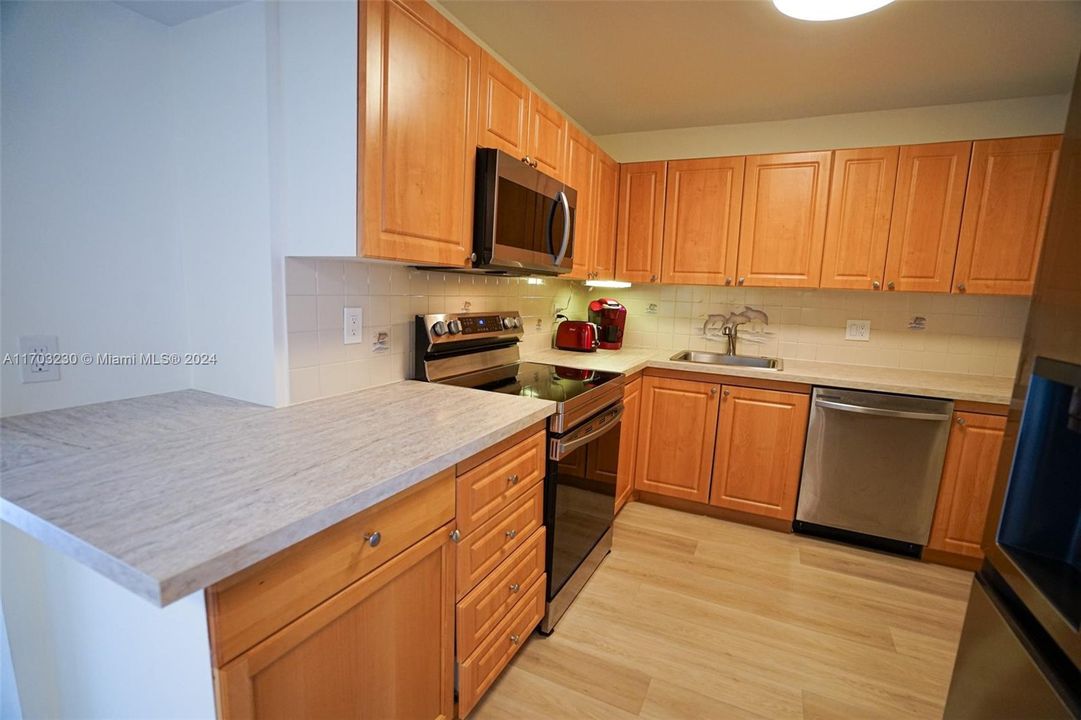 For Sale: $447,000 (2 beds, 2 baths, 1280 Square Feet)