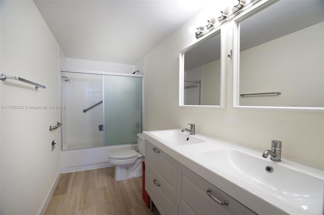 For Sale: $447,000 (2 beds, 2 baths, 1280 Square Feet)