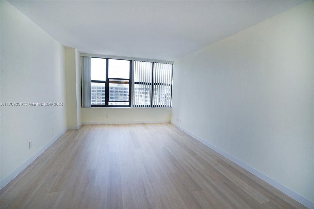 For Sale: $447,000 (2 beds, 2 baths, 1280 Square Feet)