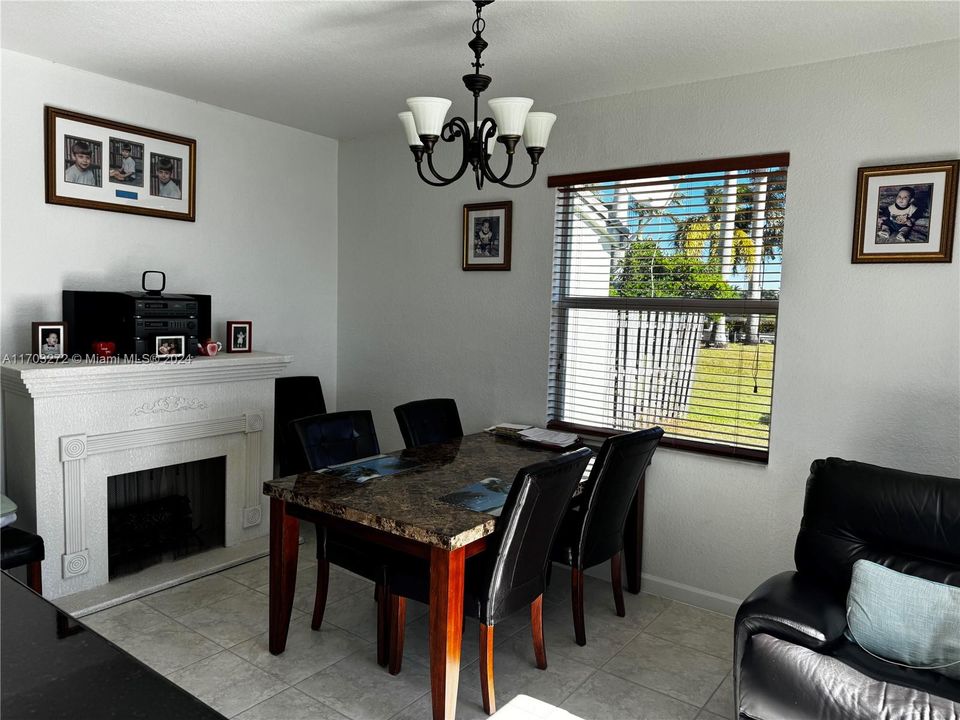 For Sale: $350,000 (3 beds, 3 baths, 1365 Square Feet)