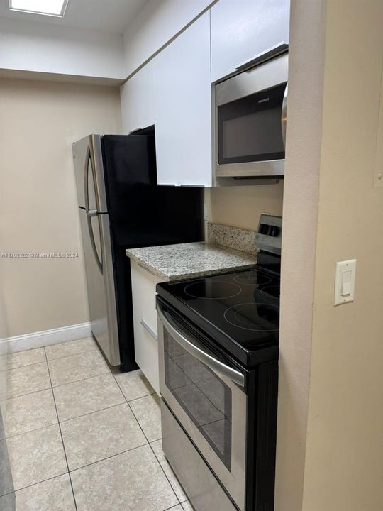 For Rent: $1,600 (1 beds, 1 baths, 598 Square Feet)