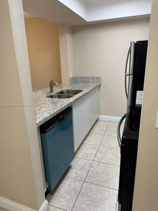 For Rent: $1,600 (1 beds, 1 baths, 598 Square Feet)