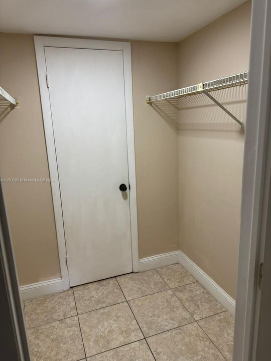 For Rent: $1,600 (1 beds, 1 baths, 598 Square Feet)