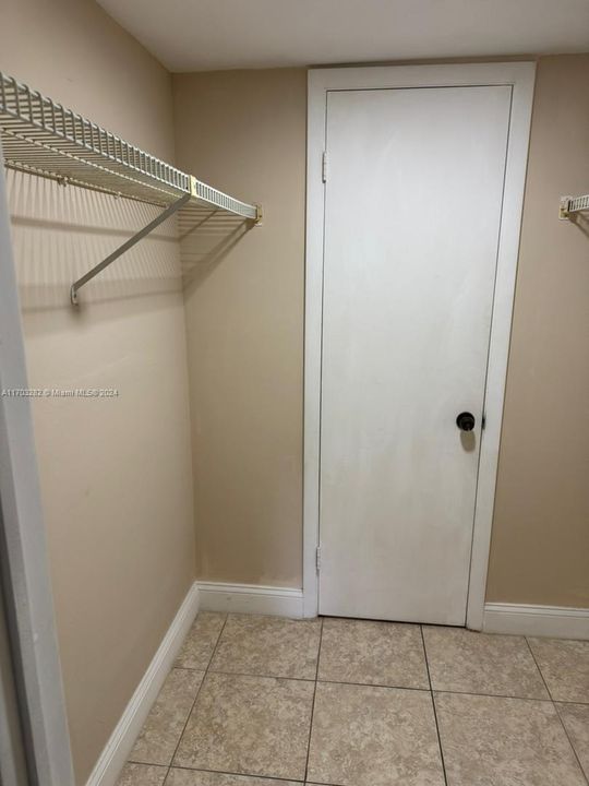 For Rent: $1,600 (1 beds, 1 baths, 598 Square Feet)