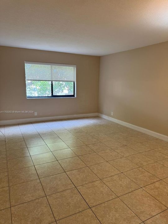 For Rent: $1,600 (1 beds, 1 baths, 598 Square Feet)