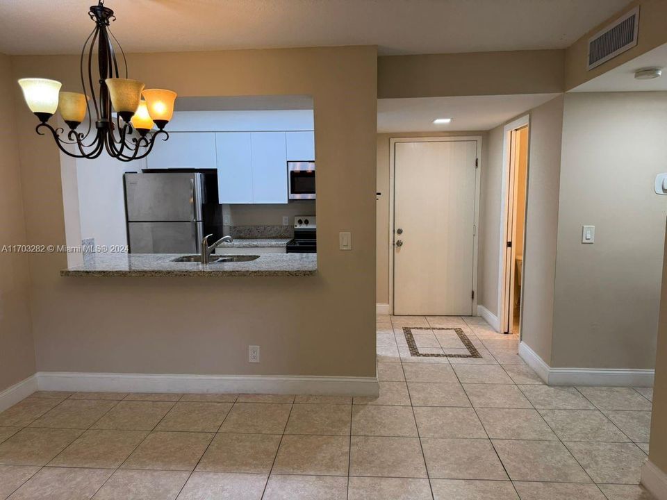 For Rent: $1,600 (1 beds, 1 baths, 598 Square Feet)