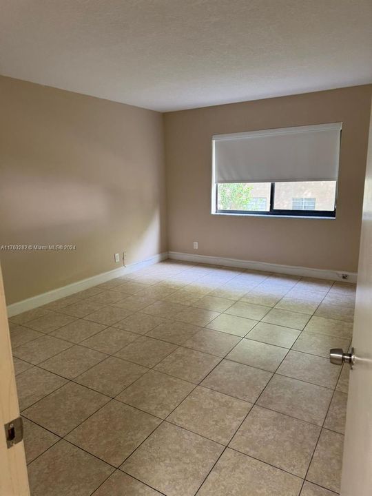 For Rent: $1,600 (1 beds, 1 baths, 598 Square Feet)