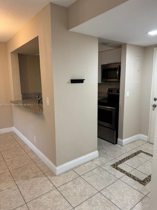 For Rent: $1,600 (1 beds, 1 baths, 598 Square Feet)