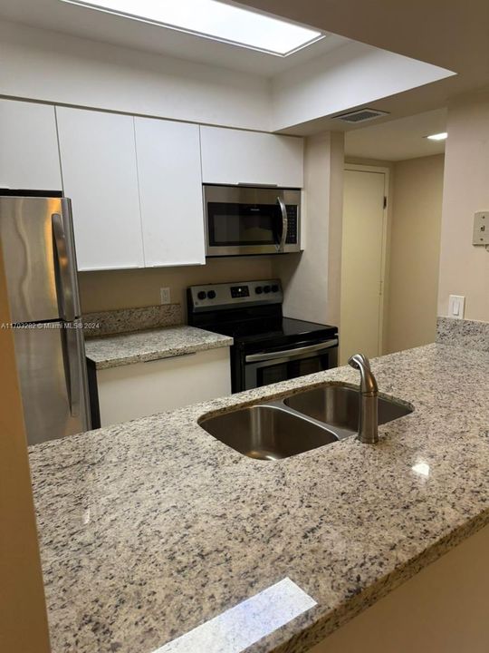 For Rent: $1,600 (1 beds, 1 baths, 598 Square Feet)