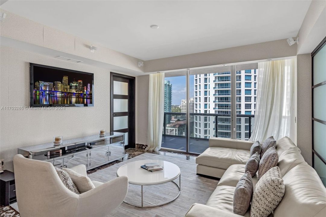 For Sale: $2,000,000 (2 beds, 2 baths, 1094 Square Feet)