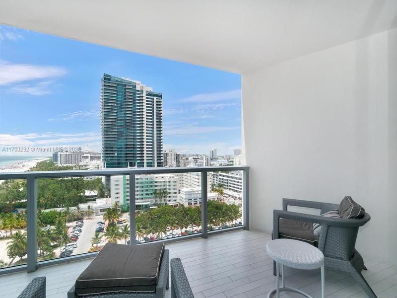 For Sale: $3,250,000 (1 beds, 2 baths, 1151 Square Feet)