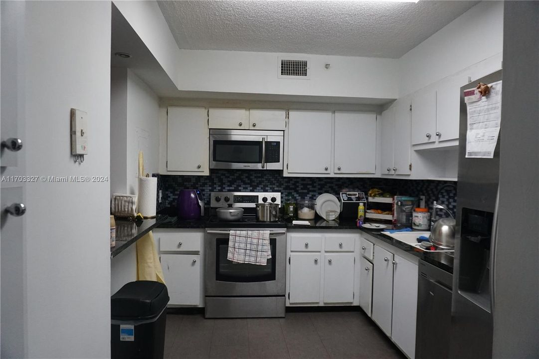 For Sale: $319,000 (2 beds, 2 baths, 1150 Square Feet)