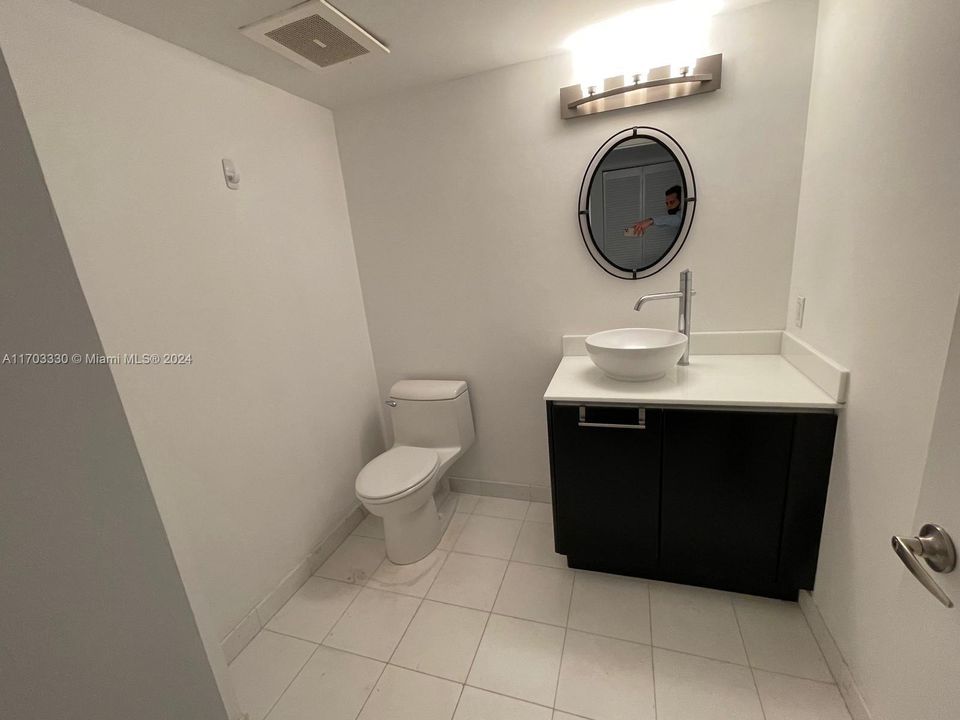 For Sale: $610,000 (1 beds, 1 baths, 942 Square Feet)