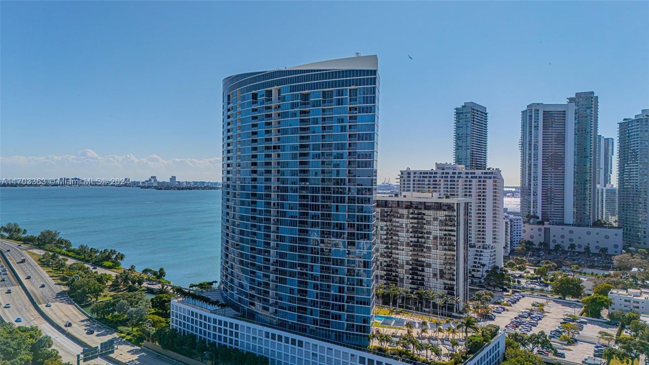 For Sale: $669,999 (2 beds, 2 baths, 1158 Square Feet)