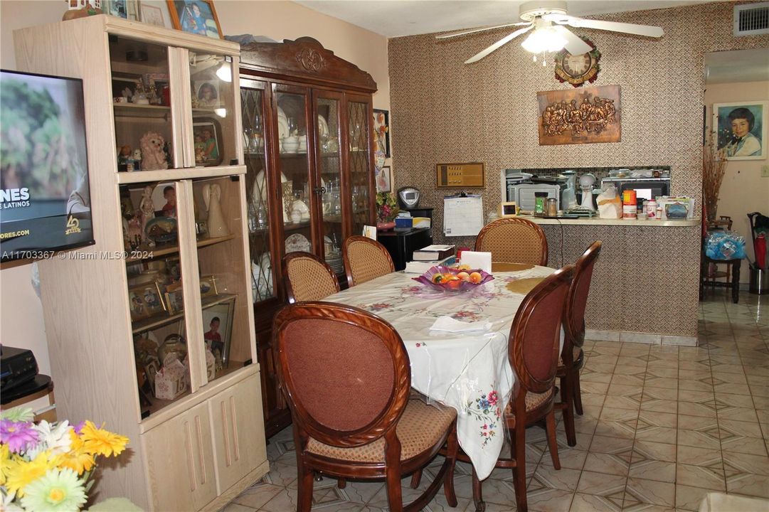 En Venta: $230,000 (1 camas, 1 baños, 688 Pies cuadrados)