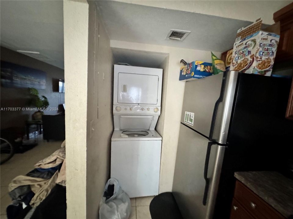 For Sale: $195,000 (2 beds, 1 baths, 1020 Square Feet)