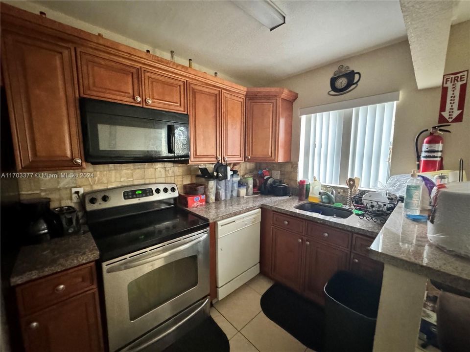 For Sale: $195,000 (2 beds, 1 baths, 1020 Square Feet)