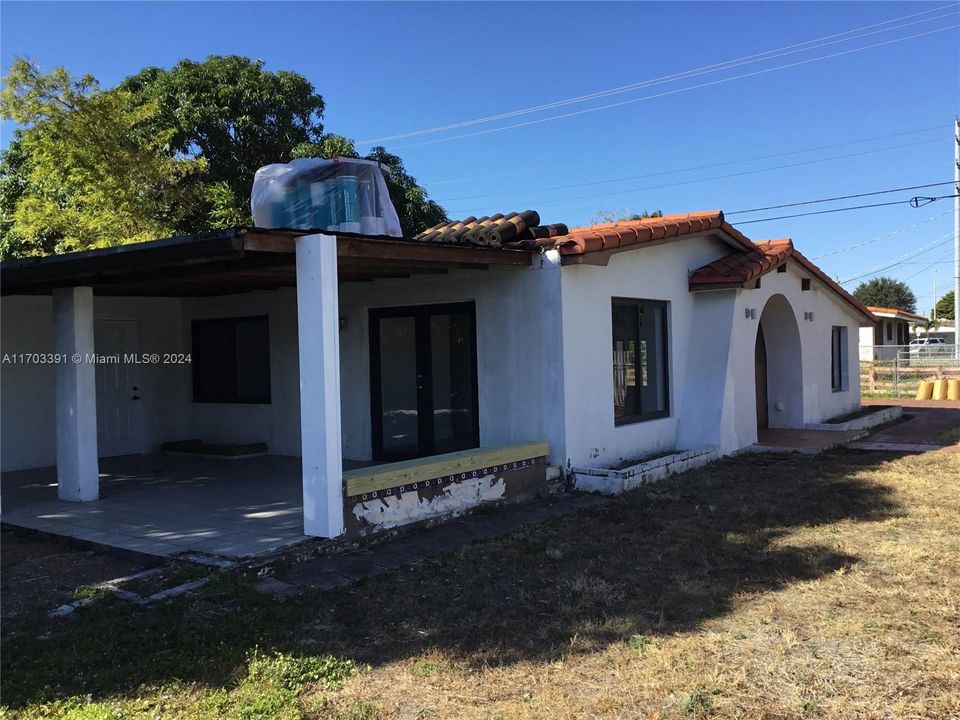 For Sale: $595,000 (4 beds, 2 baths, 1739 Square Feet)