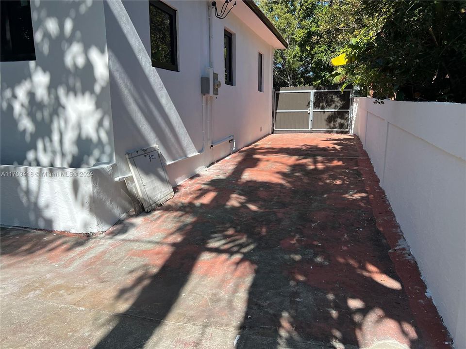 En Venta: $1,050,000 (4 camas, 3 baños, 2005 Pies cuadrados)