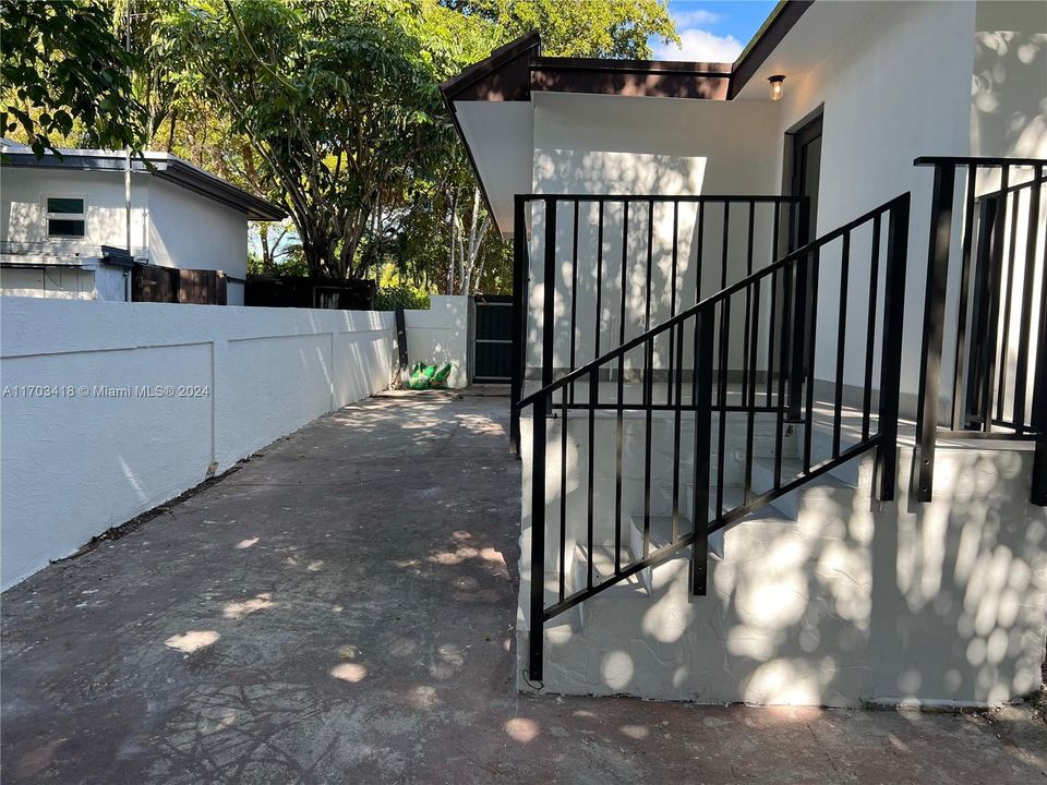 En Venta: $1,050,000 (4 camas, 3 baños, 2005 Pies cuadrados)