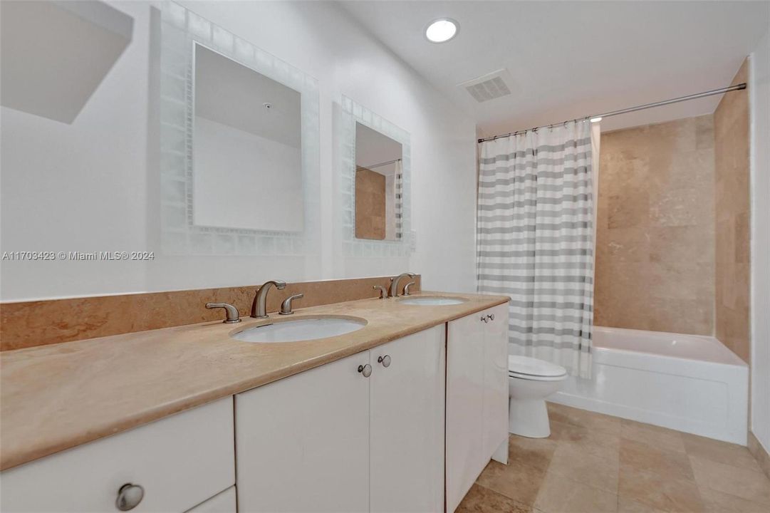 For Rent: $3,200 (2 beds, 2 baths, 1081 Square Feet)