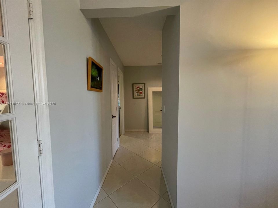 En Venta: $898,000 (4 camas, 3 baños, 2760 Pies cuadrados)