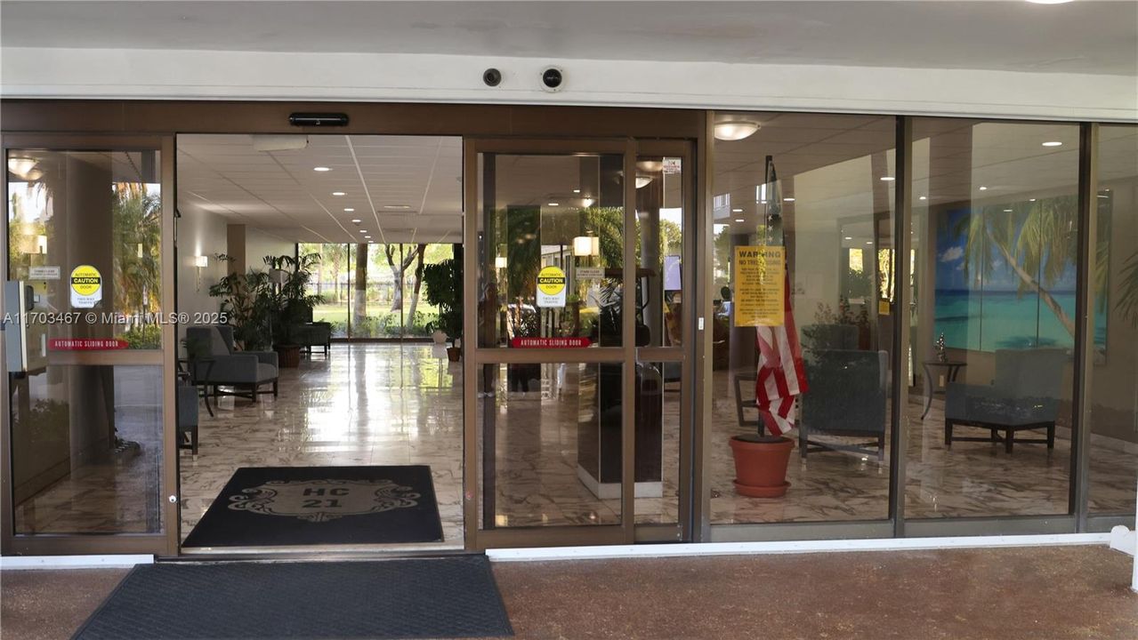 For Sale: $149,900 (1 beds, 1 baths, 844 Square Feet)