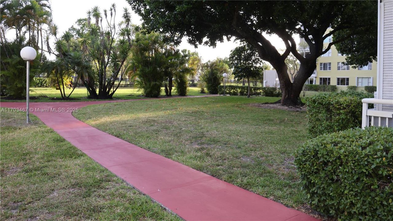 For Sale: $149,900 (1 beds, 1 baths, 844 Square Feet)