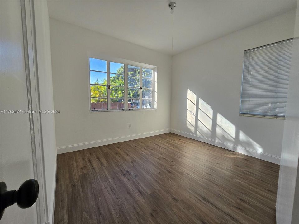 For Sale: $225,000 (1 beds, 1 baths, 592 Square Feet)