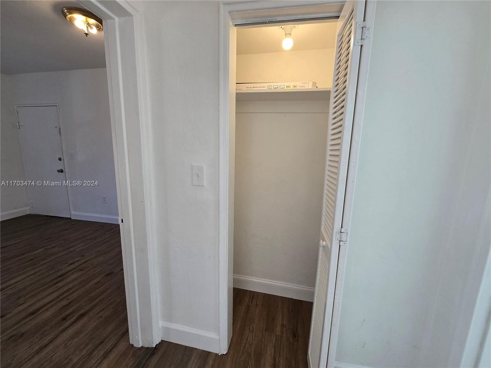 For Sale: $225,000 (1 beds, 1 baths, 592 Square Feet)