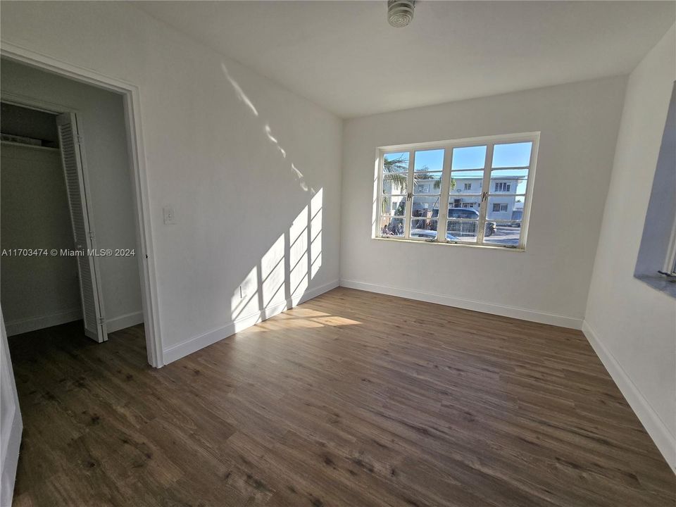 For Sale: $225,000 (1 beds, 1 baths, 592 Square Feet)