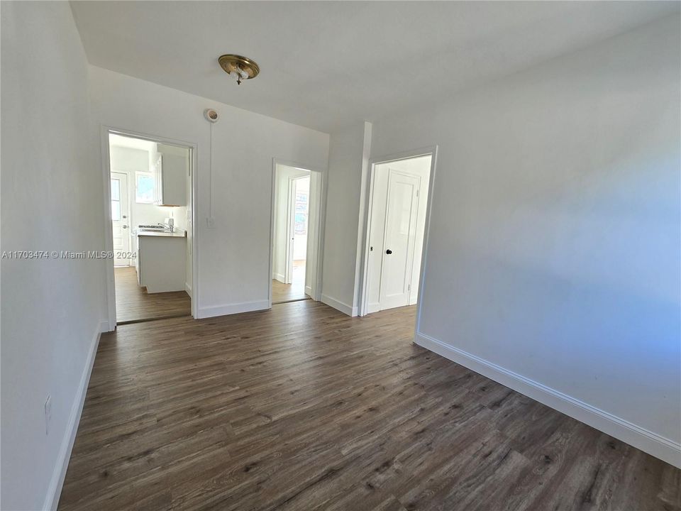 For Sale: $225,000 (1 beds, 1 baths, 592 Square Feet)