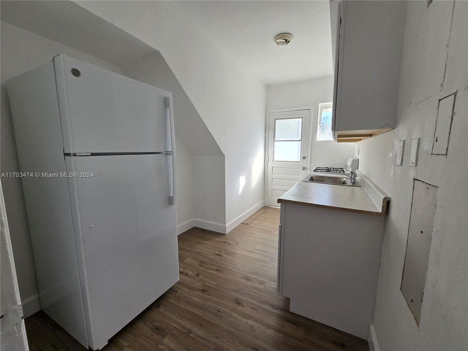 For Sale: $225,000 (1 beds, 1 baths, 592 Square Feet)