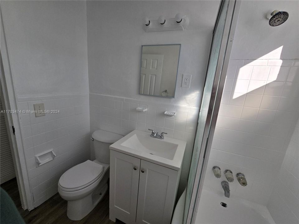 For Sale: $225,000 (1 beds, 1 baths, 592 Square Feet)