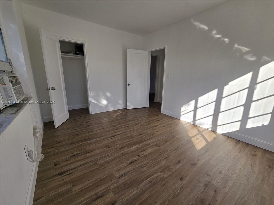 For Sale: $225,000 (1 beds, 1 baths, 592 Square Feet)