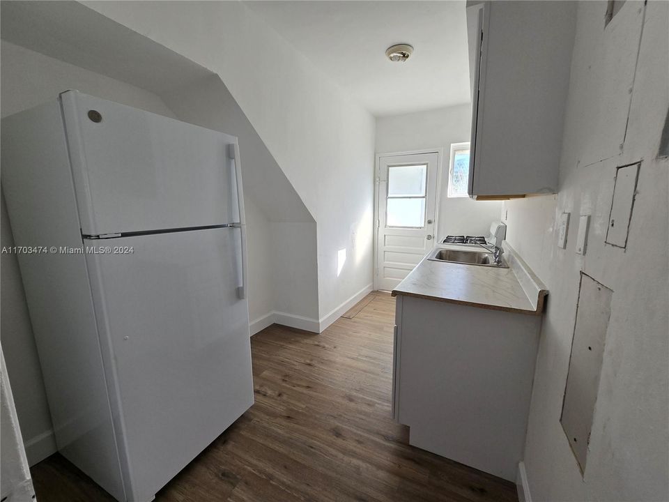 For Sale: $225,000 (1 beds, 1 baths, 592 Square Feet)