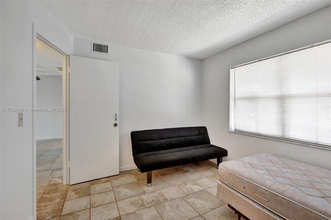 For Sale: $150,000 (2 beds, 2 baths, 850 Square Feet)