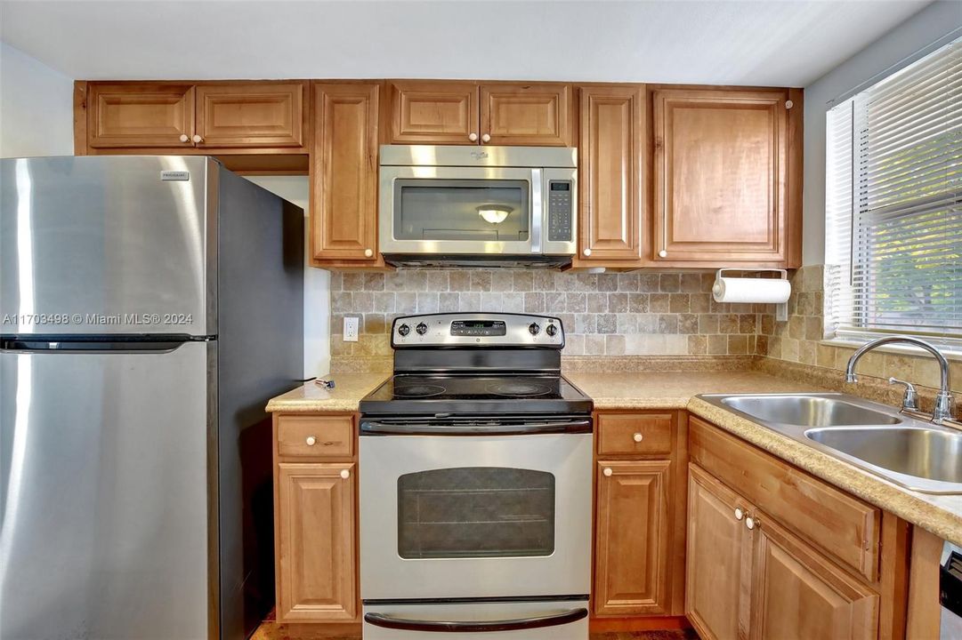 For Sale: $150,000 (2 beds, 2 baths, 850 Square Feet)