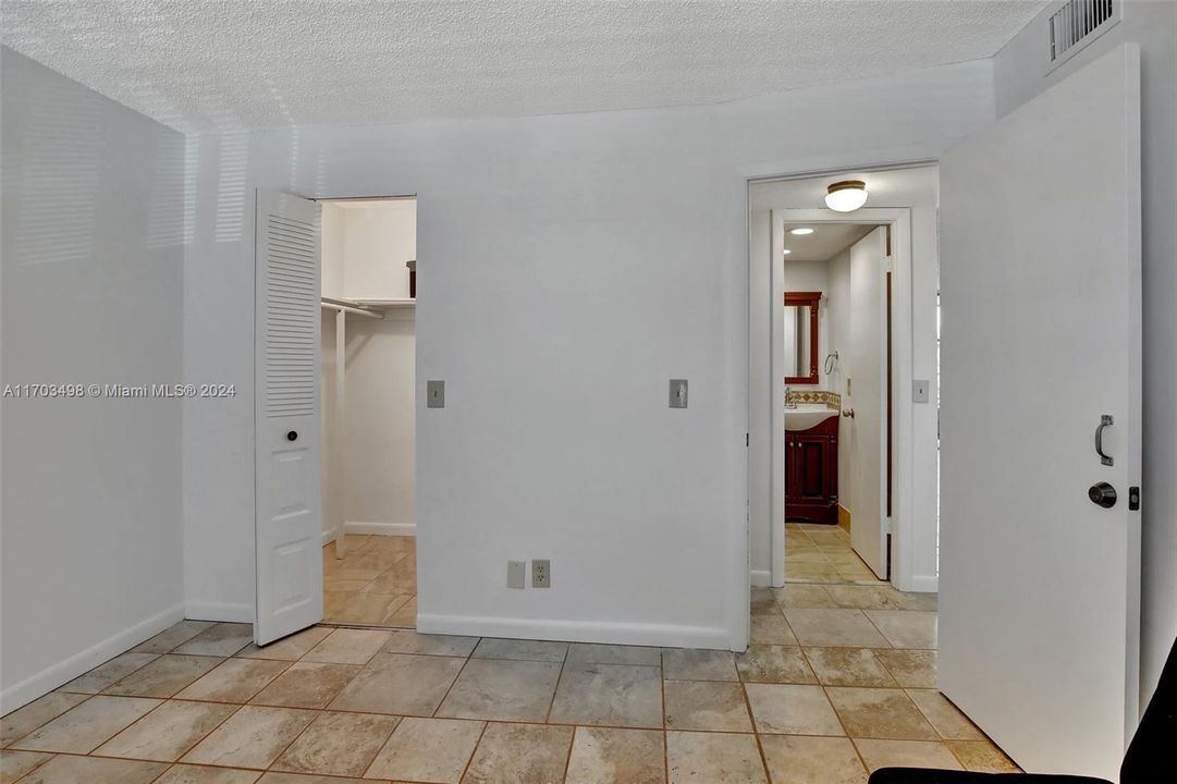 For Sale: $150,000 (2 beds, 2 baths, 850 Square Feet)