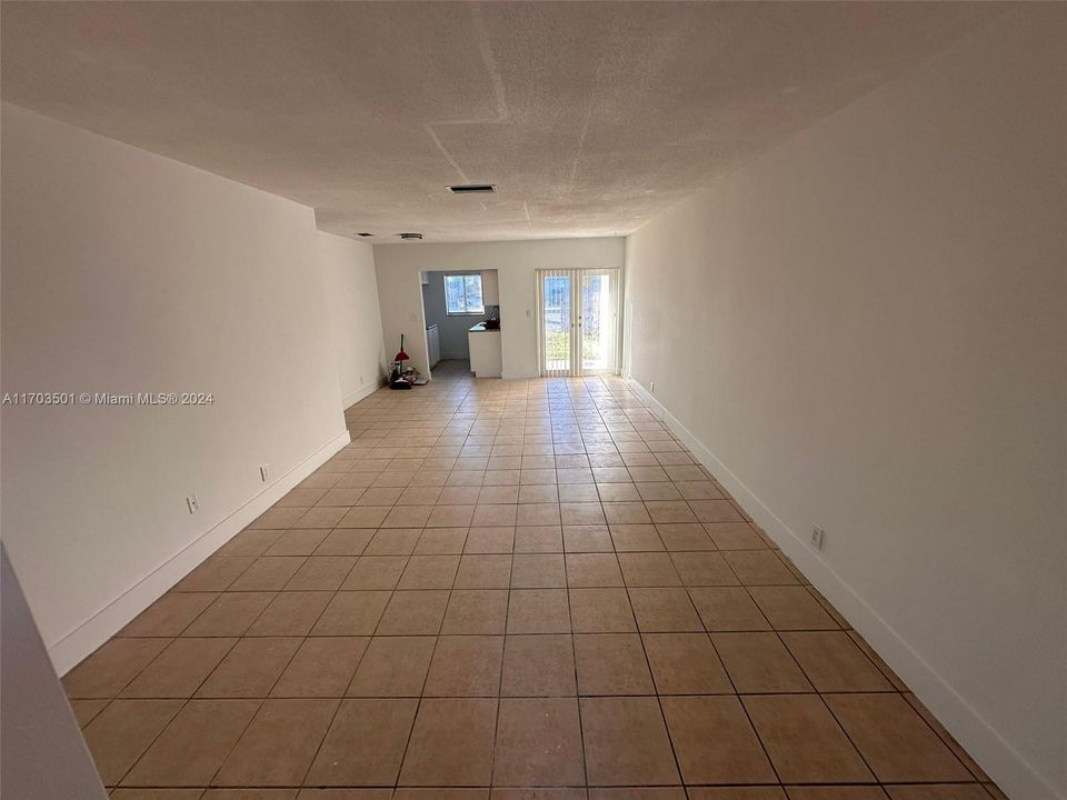 For Rent: $1,750 (2 beds, 1 baths, 3570 Square Feet)