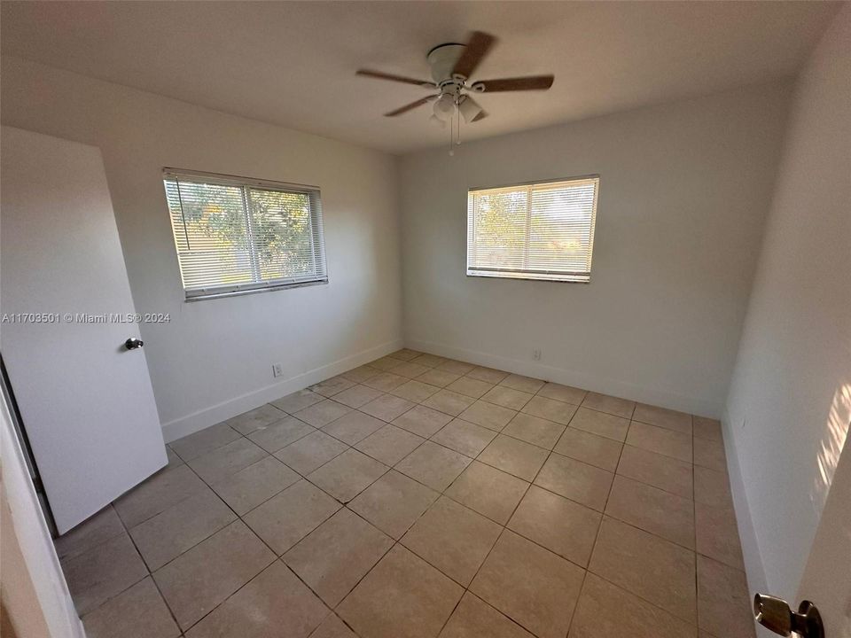 For Rent: $1,750 (2 beds, 1 baths, 3570 Square Feet)