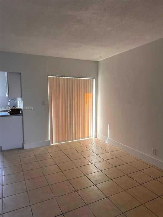 For Rent: $1,750 (2 beds, 1 baths, 3570 Square Feet)