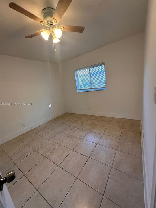 For Rent: $1,750 (2 beds, 1 baths, 3570 Square Feet)