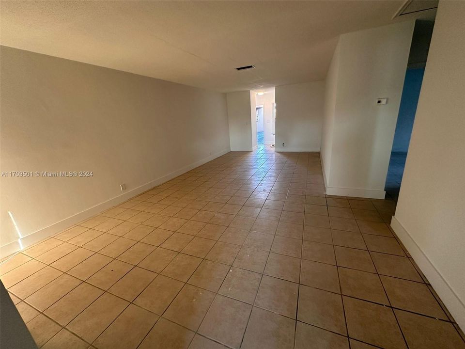 For Rent: $1,750 (2 beds, 1 baths, 3570 Square Feet)