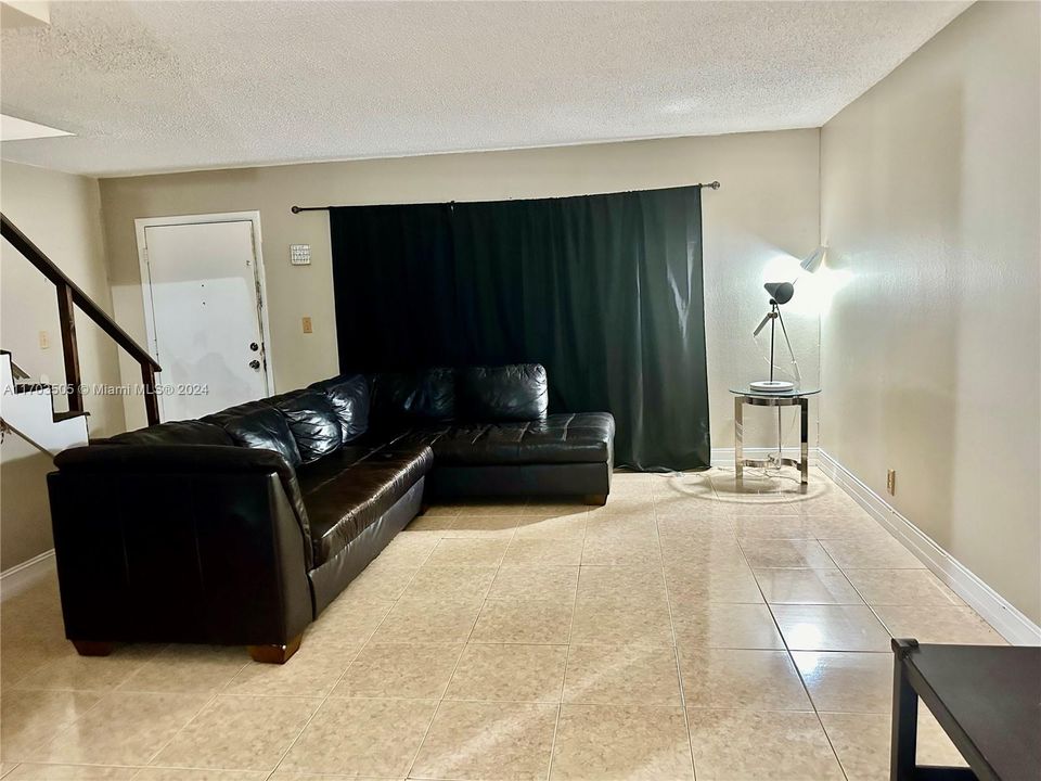 For Rent: $2,000 (2 beds, 2 baths, 1080 Square Feet)