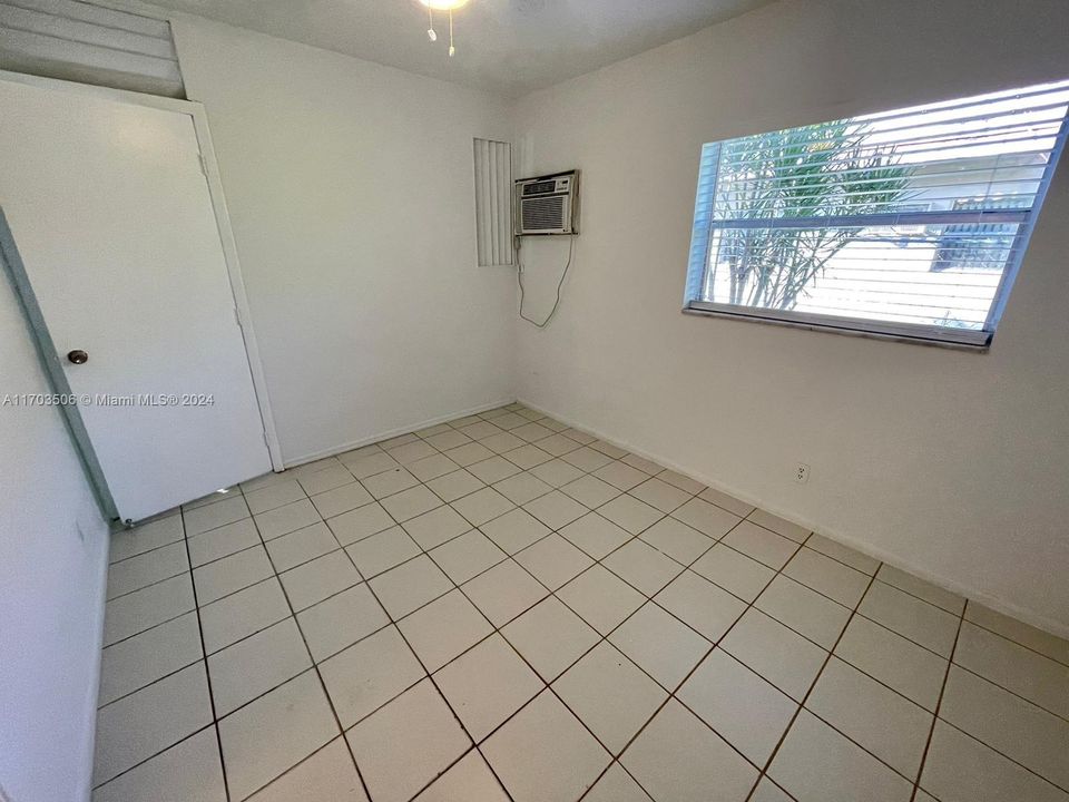 For Rent: $1,400 (1 beds, 1 baths, 3892 Square Feet)