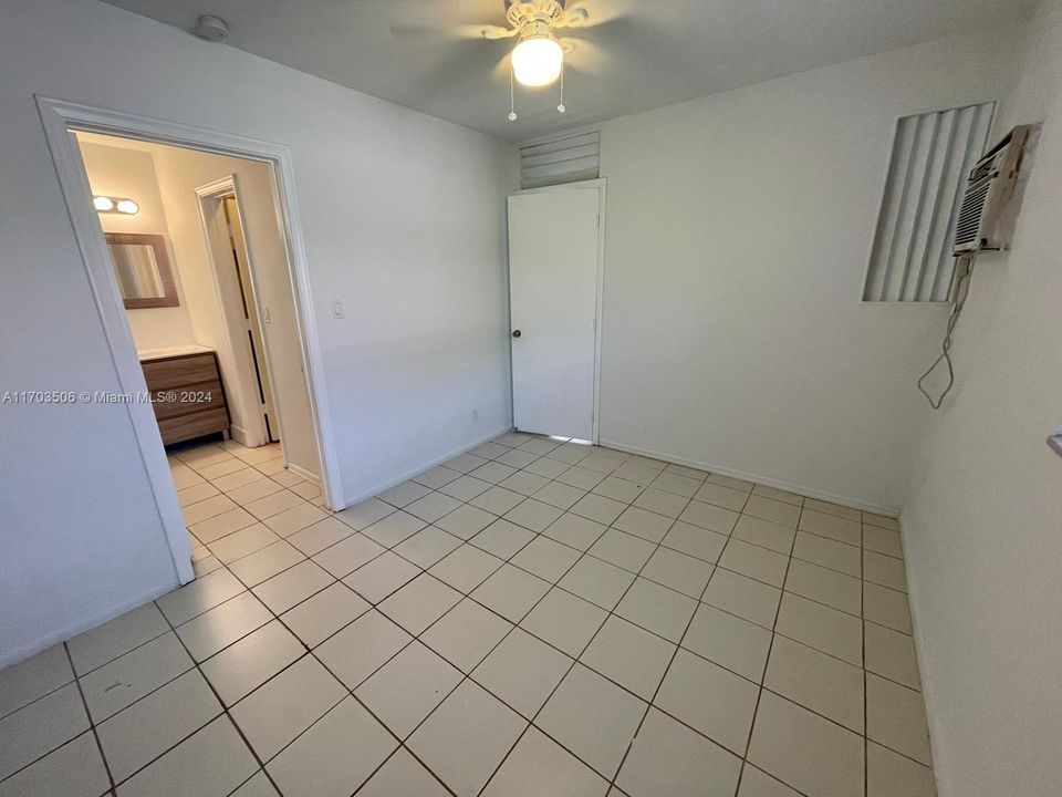 For Rent: $1,400 (1 beds, 1 baths, 3892 Square Feet)