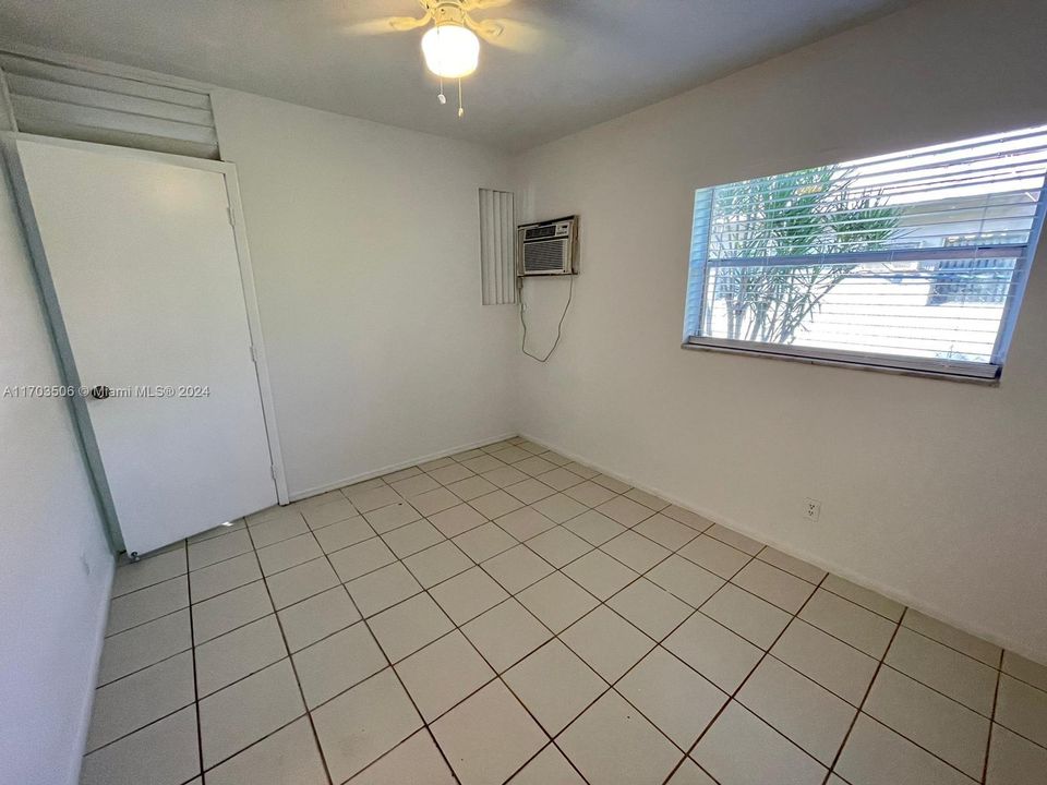 For Rent: $1,400 (1 beds, 1 baths, 3892 Square Feet)